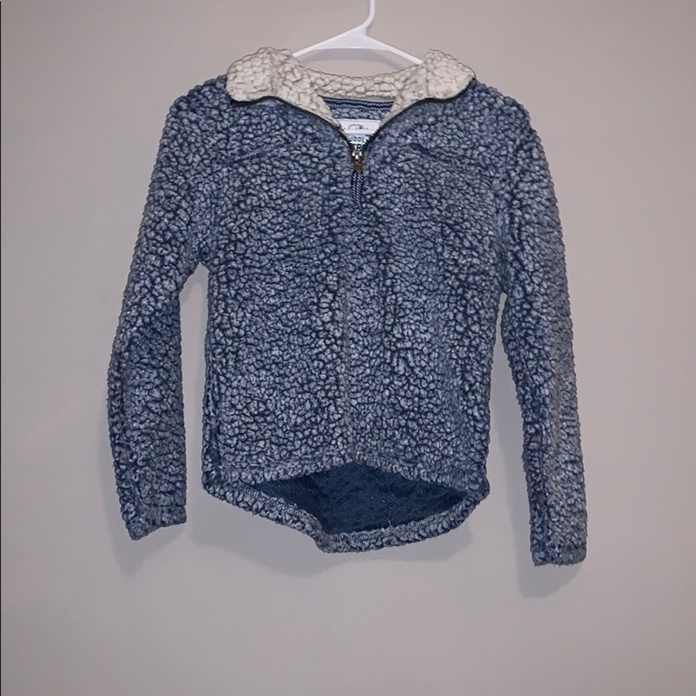 a blue and white sherpa